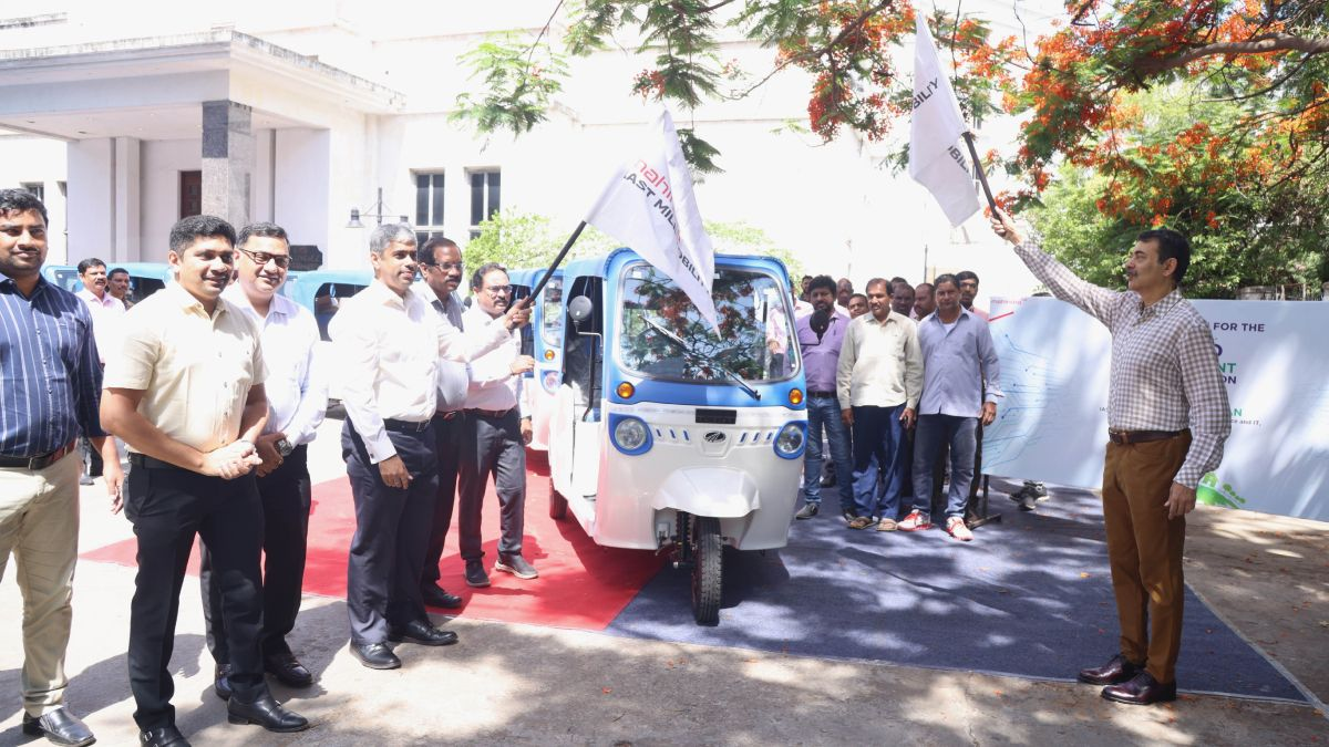 மகிந்திரா LMM 100 Treo மின்சார முச்சக்கர வாகன கொடிகள் -image