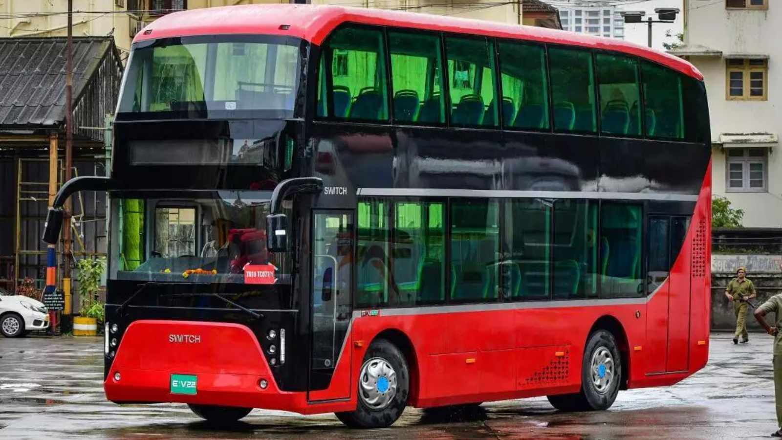 சுவிட்ச் மொபிலிட்டி தயாரித்த ஏசி இரட்டை டெக்கர் பேருந்துகளை மும்பை அந்தேரி கிழக்கில் பயன்படுத்துவதற்கு BEST-image