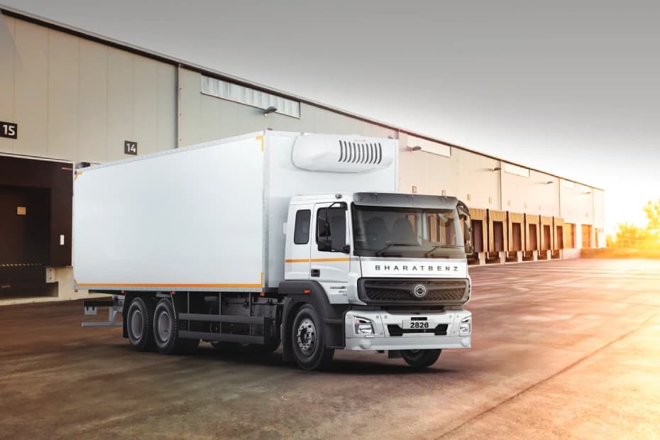 BharatBenz 2826R Right Front Three Quarter