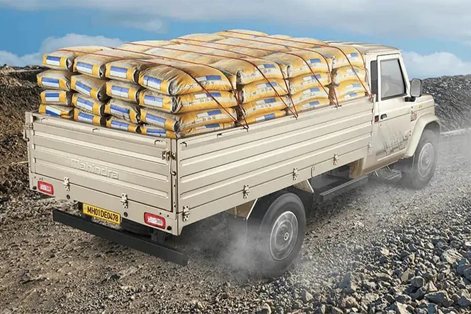 Mahindra Bolero Maxx Pik-Up HD Right Rear Three Quarter