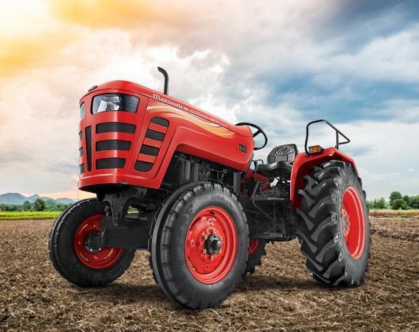Mahindra_Tractor_8810c65005.jpg