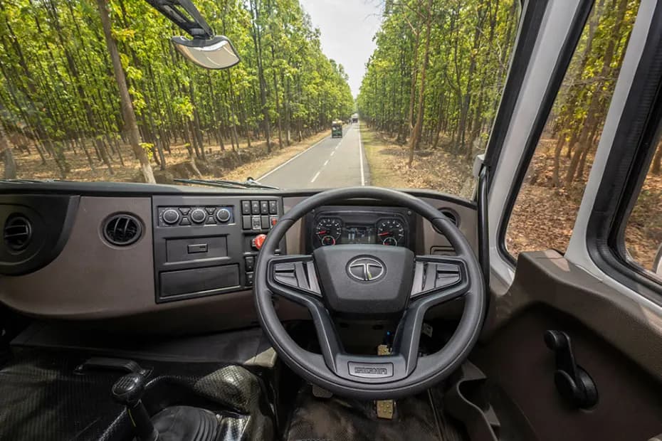 Tata Signa 2823.T Dashboard