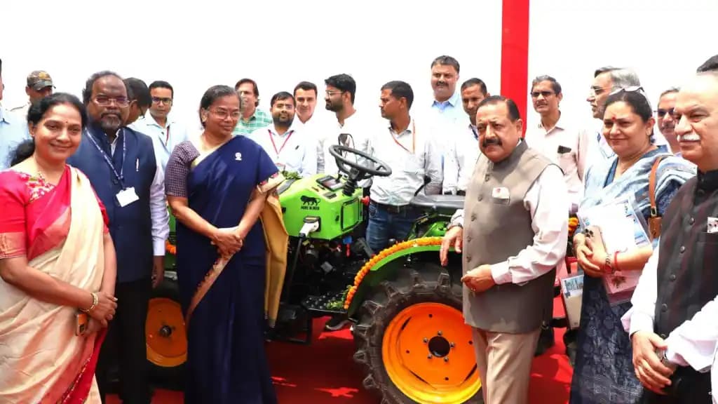 e_tractor_9cc4066730.webp