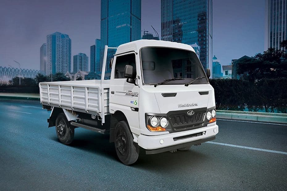 Mahindra Jayo BS6 Right Front Three Quarter