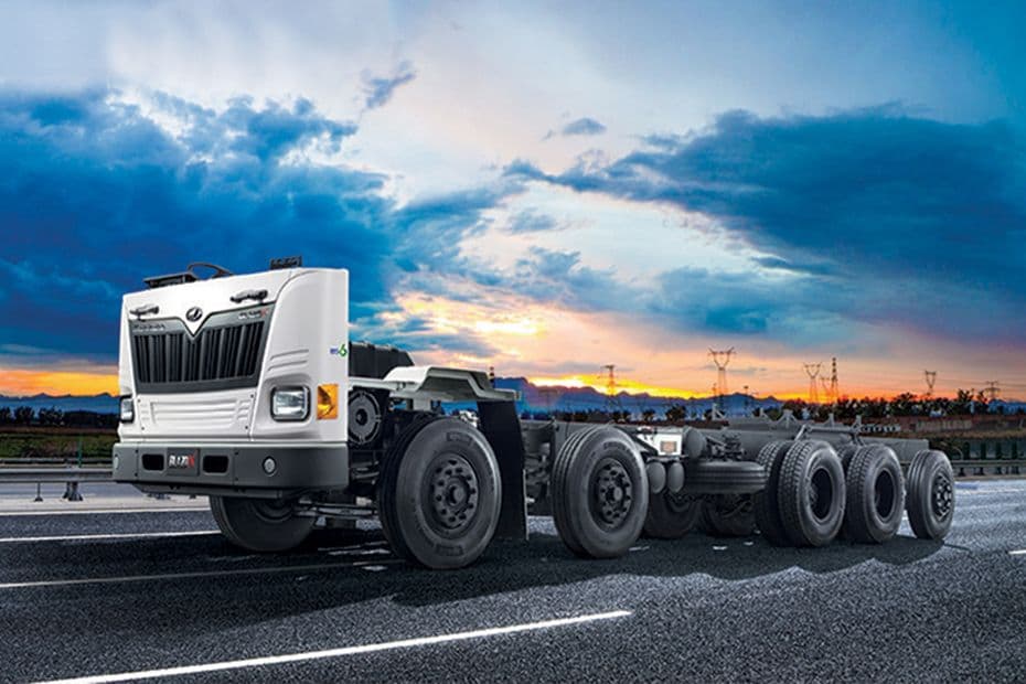 Mahindra Blazo X Haulage 42 Pusher Axle Left Front Three Quarter
