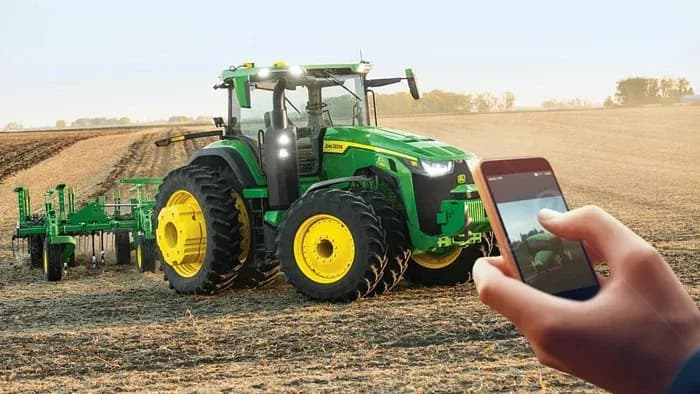 john_deere_smart_tractor_e6328d7fd9.webp