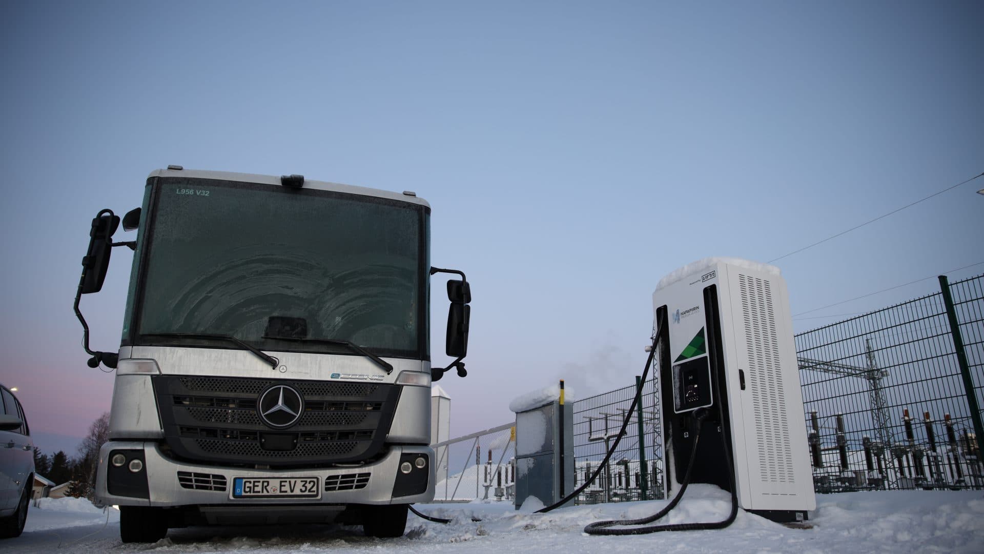 mercedez electric truck.jpg