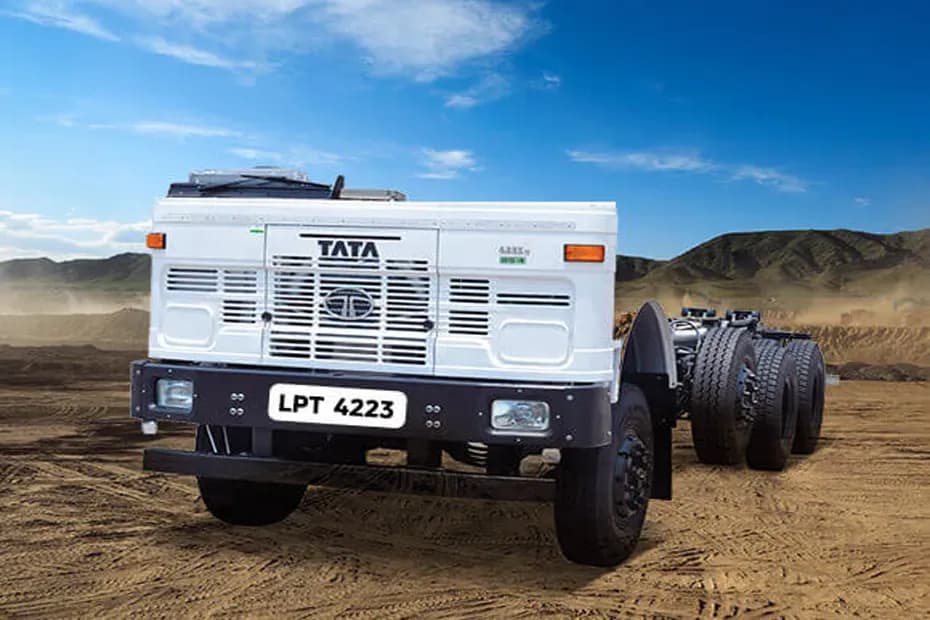 Tata LPT 4223 Left Front Three Quarter