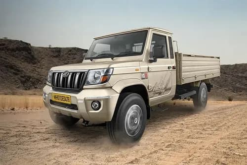 Mahindra Bolero Maxx Pik-Up HD Left Front Three Quarter