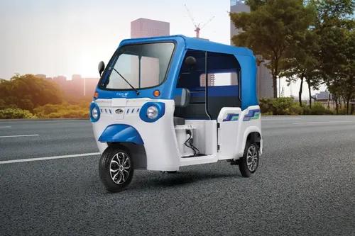Mahindra Treo Plus Left Front Three Quarter