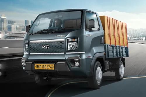Mahindra Veero Left Front Three Quarter