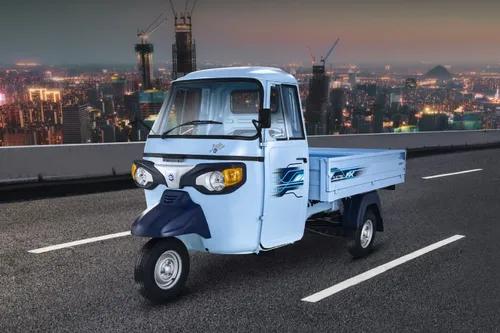 Piaggio Ape E Xtra FX Max Left Front Three Quarter