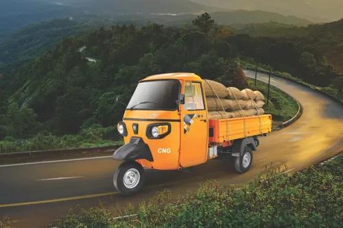 పియాజ్జియో  Ape Xtra HT CNG