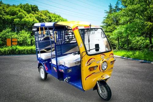 Saarthi E Cab Front Right Side