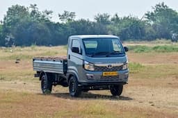 టాటా  Intra V70