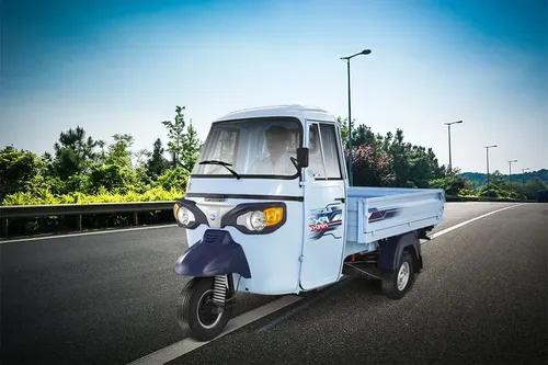 Piaggio Ape E Xtra FX Max Left Front Three Quarter