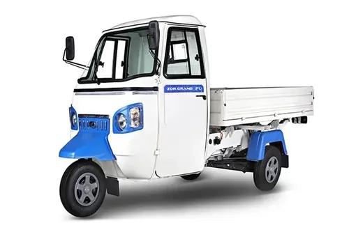 Mahindra Zor Grand White & Blue Color