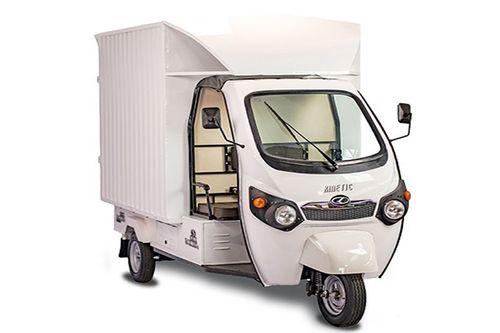 Kinetic Safar Jumbo White Color