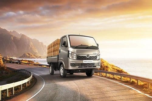 Tata Intra V10 Right Front Three Quarter