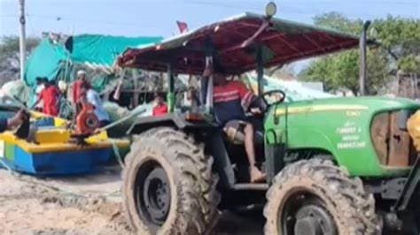 tractors_a303a6a05e.jpg