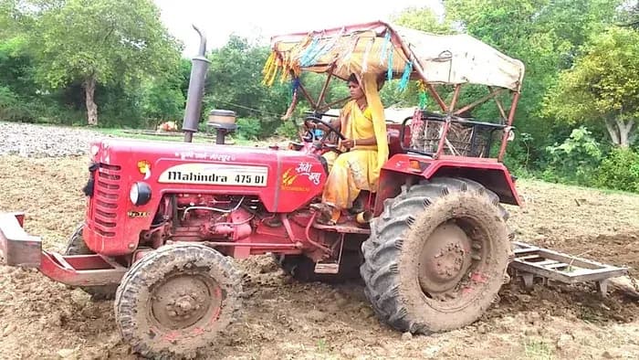 women_tractor_training_d5d6901761.webp