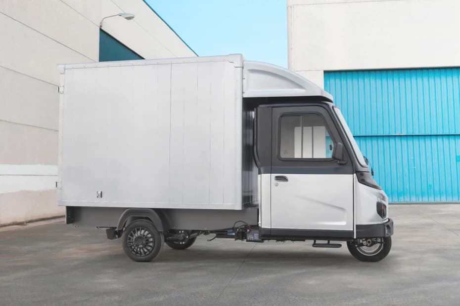 EKA 1700K Right Side View