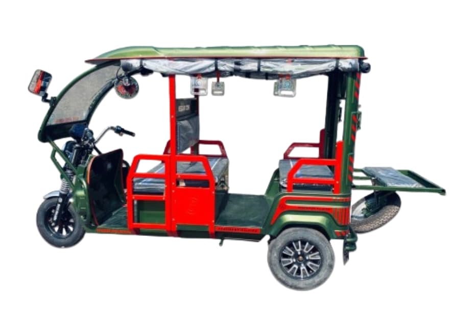 Indo Wagen Q8 Bold Left Side View