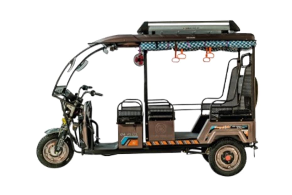 Indo Wagen Q8 Plus Left Side View