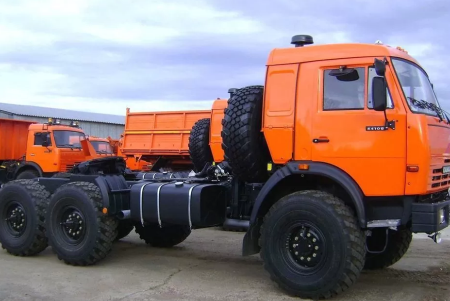 Kamaz 44108 6X6 Right Side