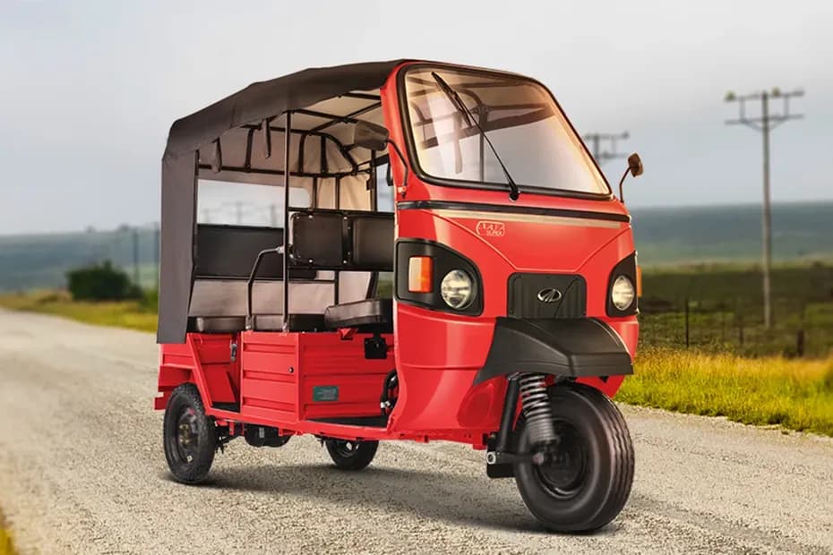 Mahindra E-Alfa Super Front Right Side