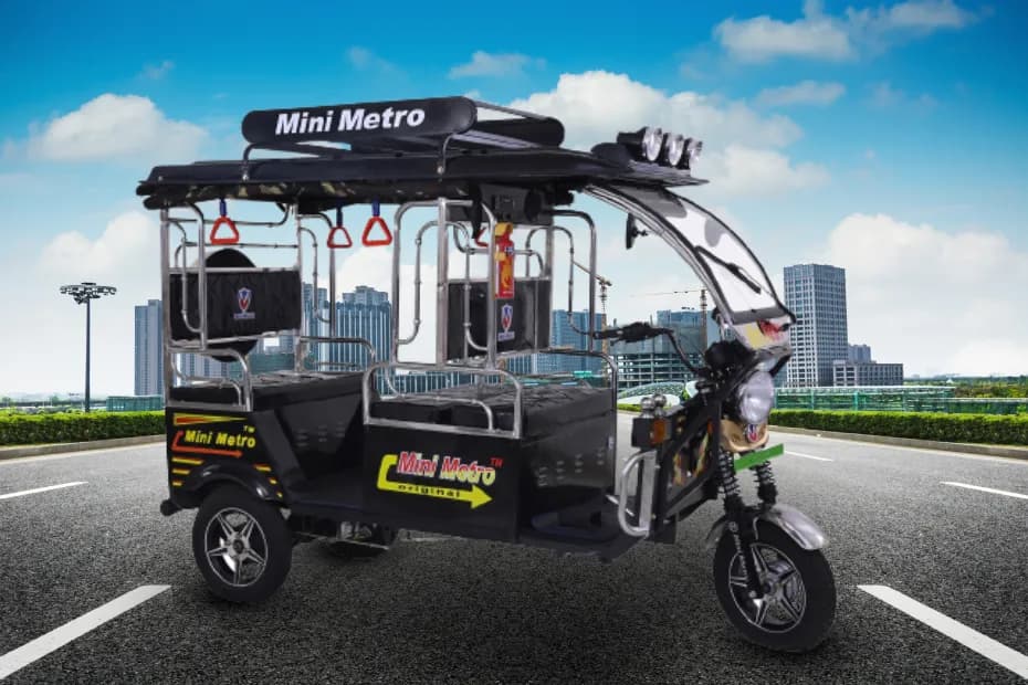 Mini Metro Gold SS Battery Operated E Rickshaw Front Right Side