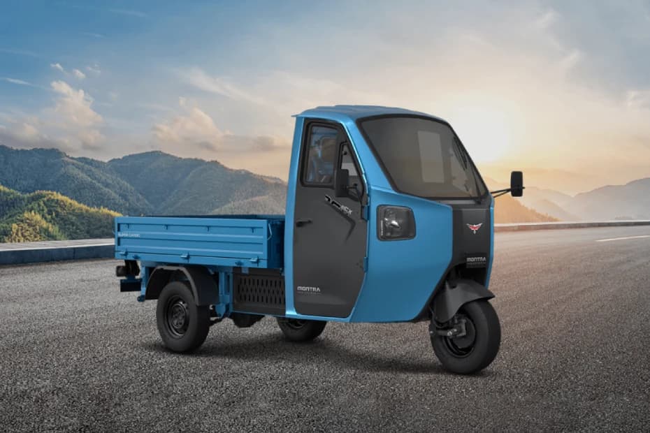 Montra Electric Super Cargo Indian Blue Right Front Three Quarter