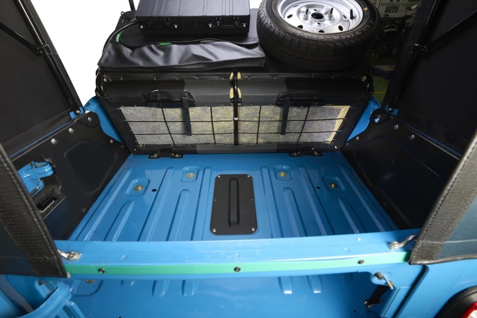 TVS King EV Max Flat Floor