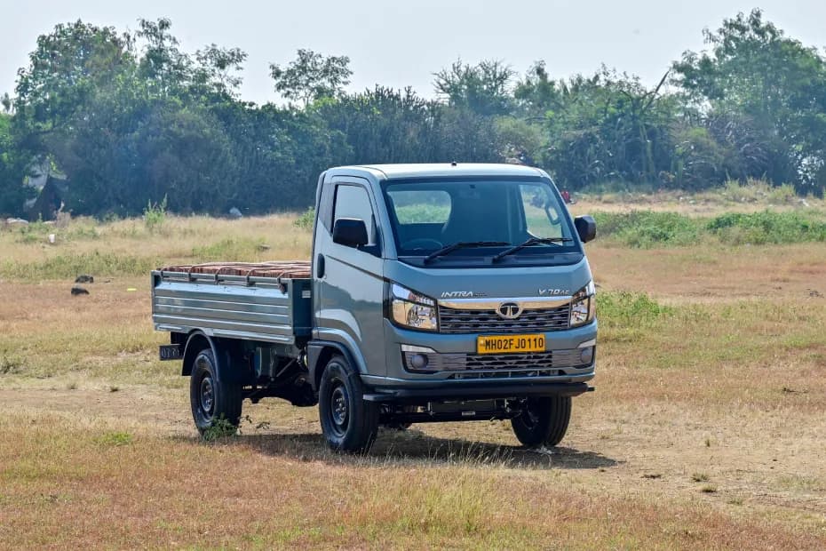 Tata Intra V70 Front Right Side