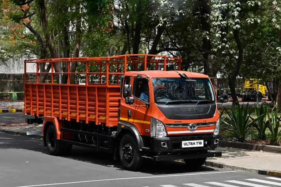Tata T.18 Ultra SL Front Right Side