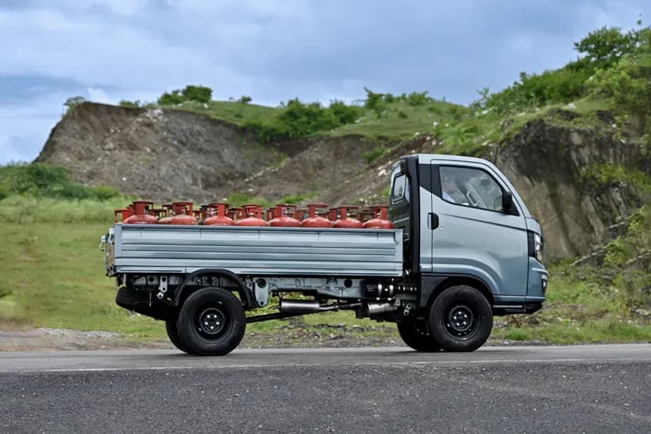 Tata Intra V50 Right Side