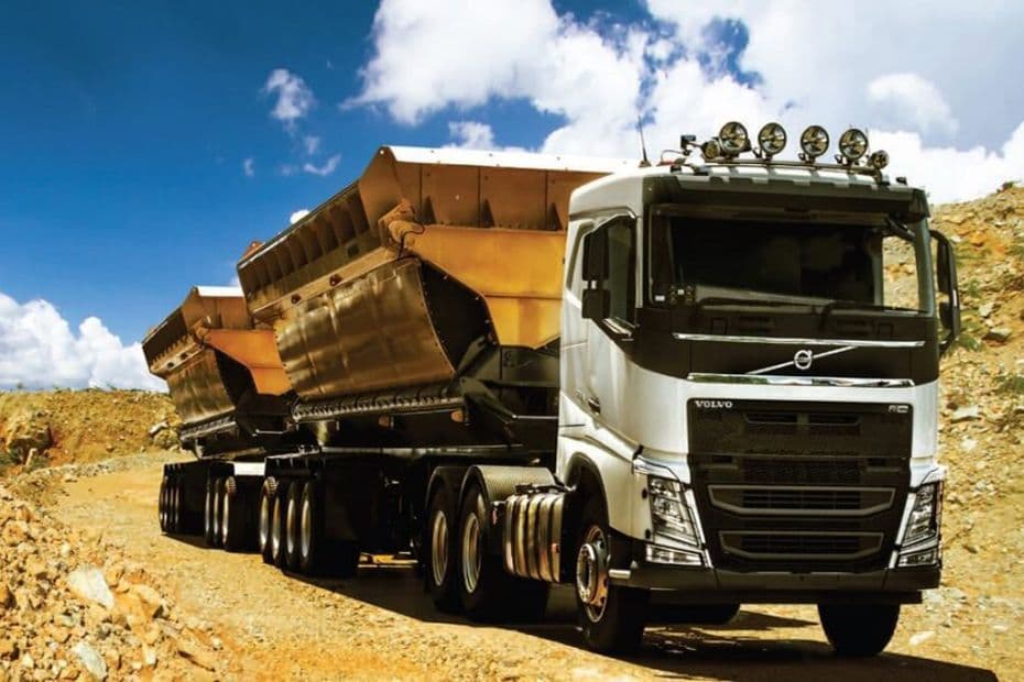 Volvo FH 520 6x4 Roadtrain Front Right Side