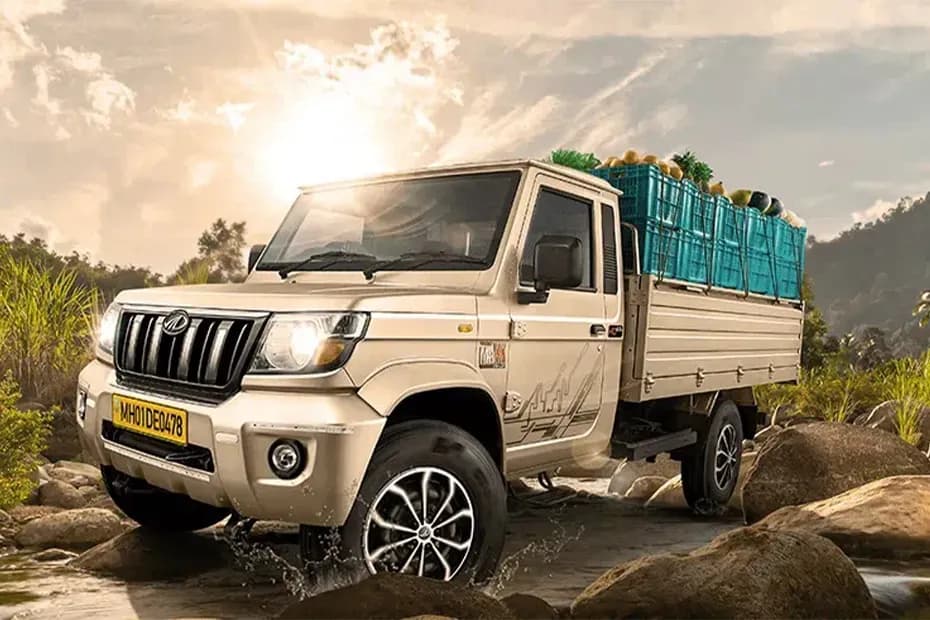 Mahindra Bolero Maxx Pik-Up HD Gold Front Left Side Mahindra Bolero Maxx Pik-Up HD Gold Front Left Side