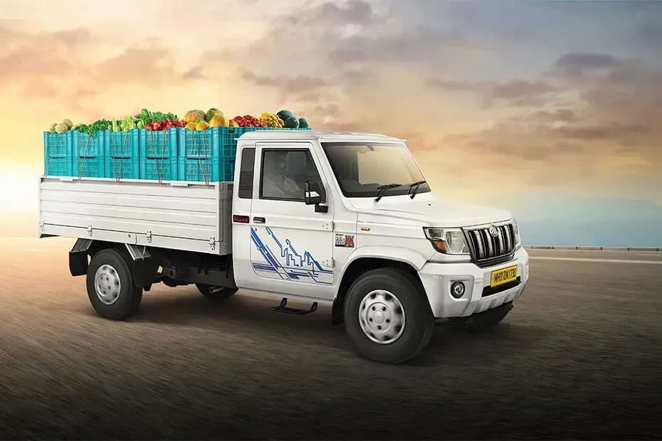 Mahindra Bolero Maxx Pik-Up HD White Right Side Mahindra Bolero Maxx Pik-Up HD White Right Side