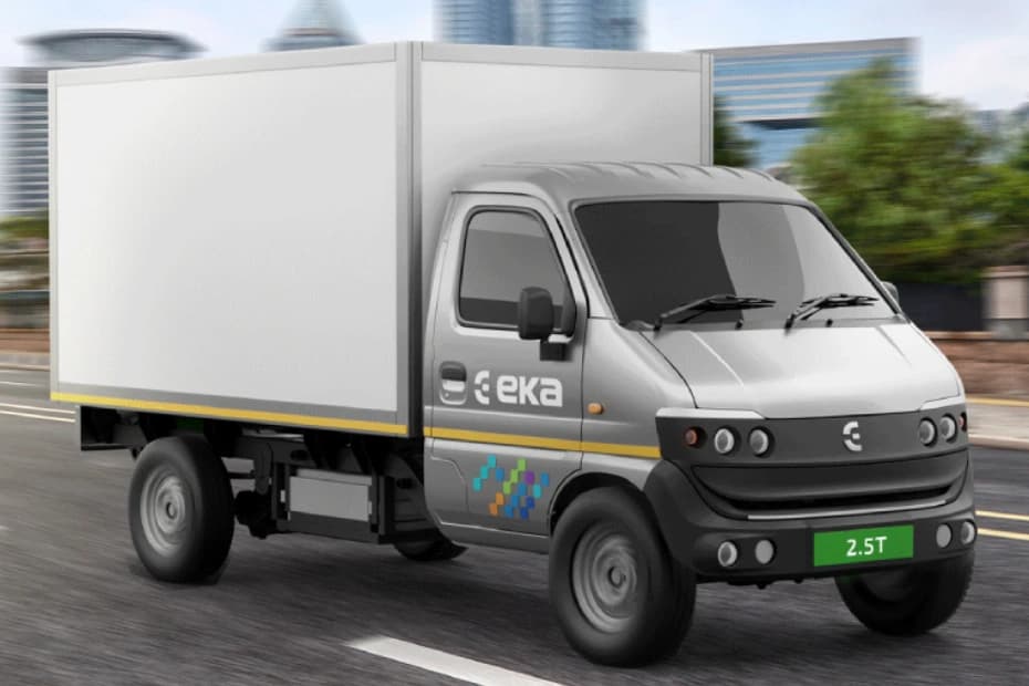 EKA 2.5T Right Front Three Quarter EKA 2.5T Right Front Three Quarter