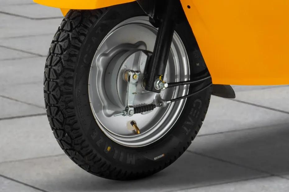 Kinetic Safar Shakti Front Tyre View Kinetic Safar Shakti Front Tyre View
