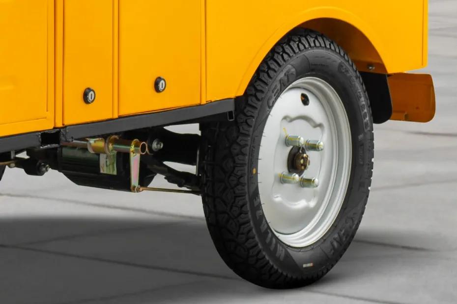 Kinetic Safar Shakti Rear Tyre View Kinetic Safar Shakti Rear Tyre View