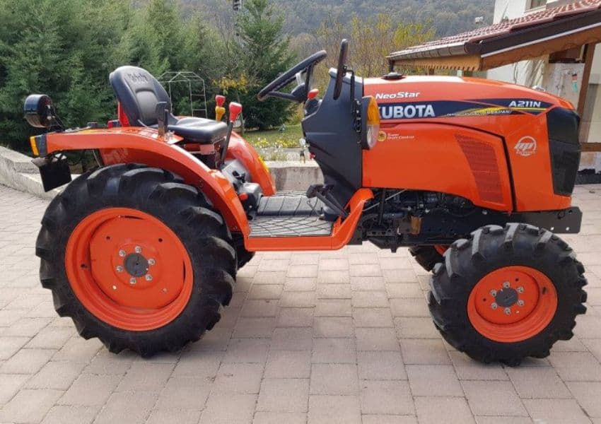 Kubota Neostar a211n.jpg
