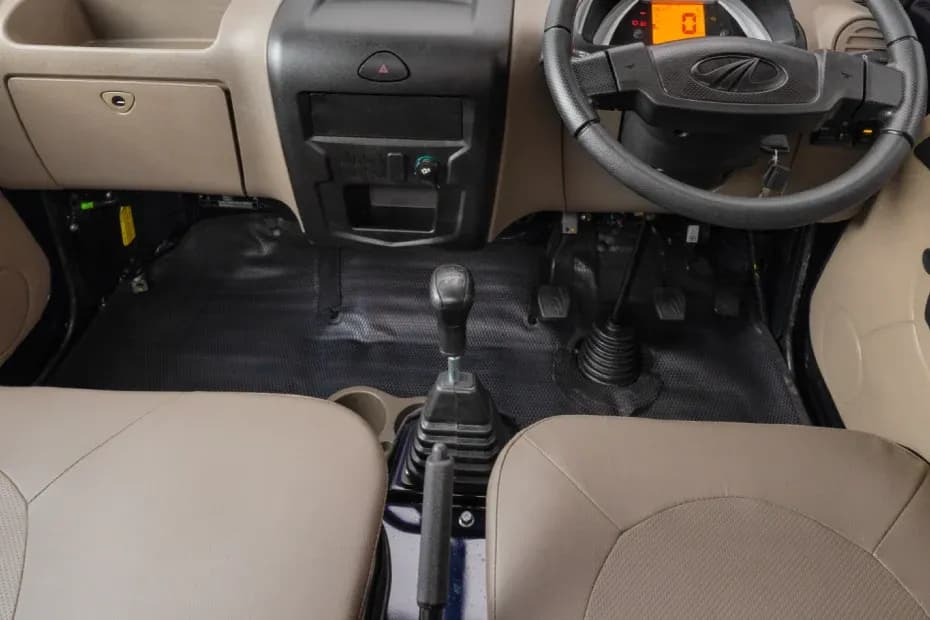 Mahindra Supro Excel Diesel Center Console With Gear Shift And Pedals Mahindra Supro Excel Diesel Center Console With Gear Shift And Pedals
