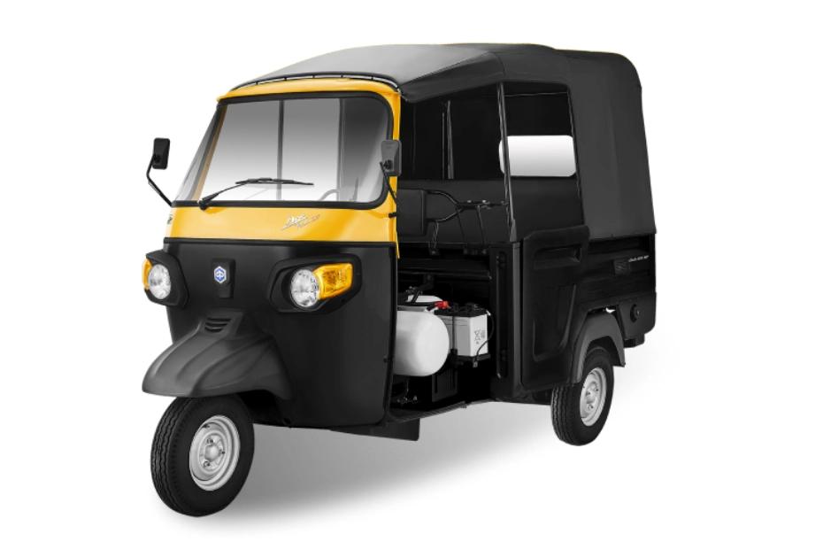 Piaggio Apé Auto DX Left Front Three Quarter Piaggio Apé Auto DX Left Front Three Quarter