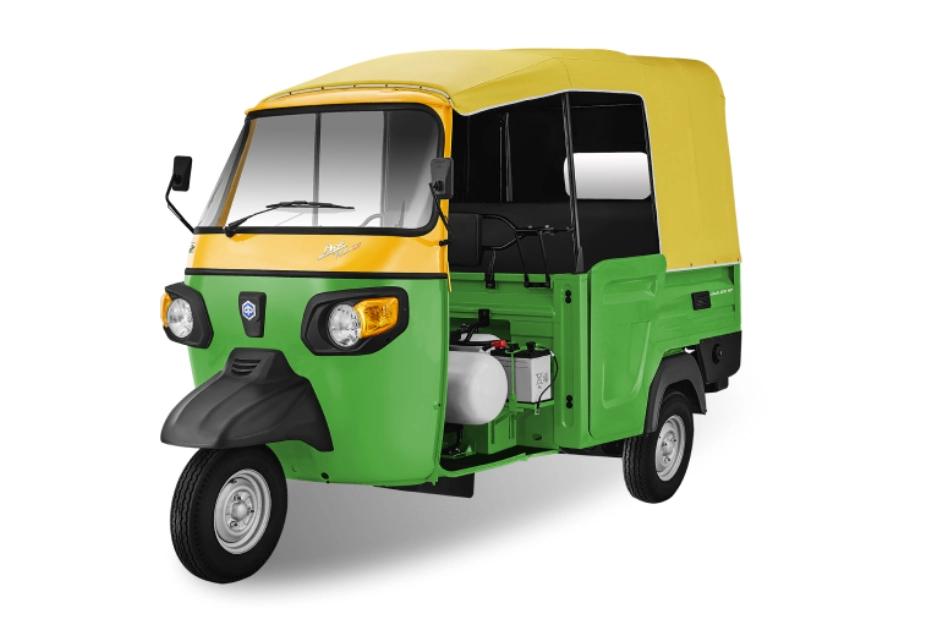 Piaggio Apé Auto DX Left Front Three Quarter Piaggio Apé Auto DX Left Front Three Quarter
