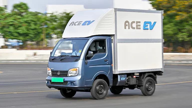 Tata-Ace_EV_Cmv360.com.jpg