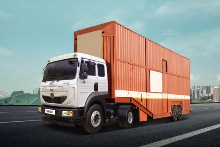 Tata Signa 4025.S Front Left Side Tata Signa 4025.S Front Left Side