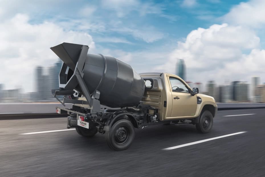 Tata Yodha CNG RMC Right Rear Three Quarter Tata Yodha CNG RMC Right Rear Three Quarter