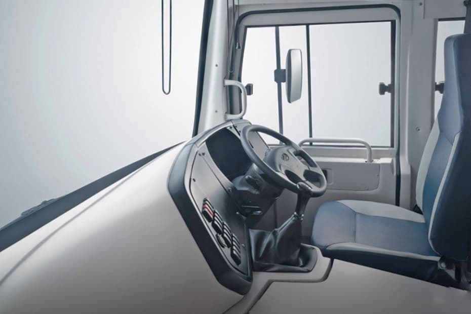 महिन्द्रा क्रूज़ियो ग्रांडे स्टाफ बस 4440 BS6 महिन्द्रा क्रूज़ियो ग्रांडे स्टाफ बस 4440 BS6